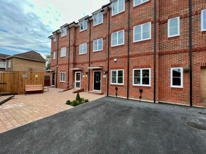 2 Bedroom Flat To Rent In Ferndown, Northwood, HA6