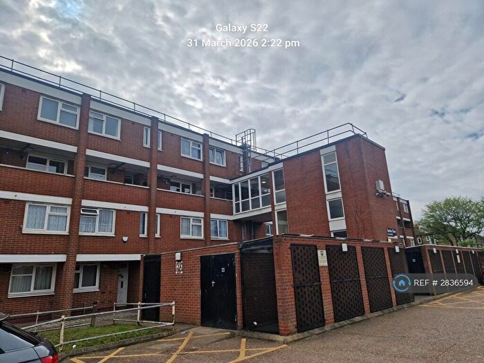2 Bedroom Maisonette To Rent In Sandra Close, London, N22