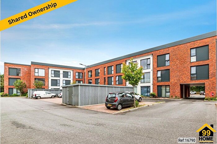 3 Bedroom Flat For Sale In Park Heights, Basingstoke, RG22