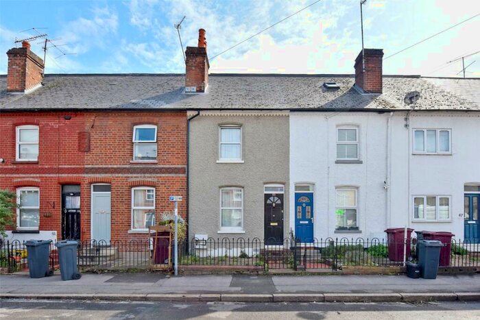 3 Bedroom Terraced House To Rent In Elgar Road, Reading, Berkshire, RG2