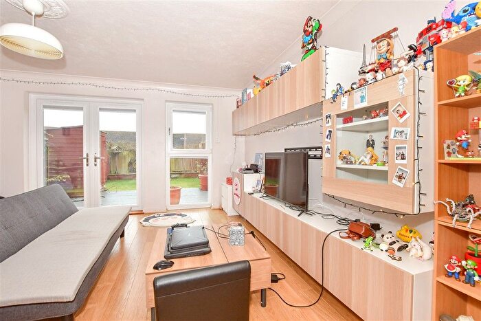 3 Bedroom Terraced House For Sale In Mansfield Walk, Maidstone, Kent, ME16