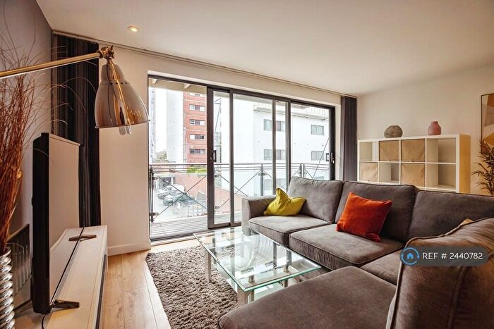 3 Bedroom Flat To Rent In Ocean Wharf, London, E14