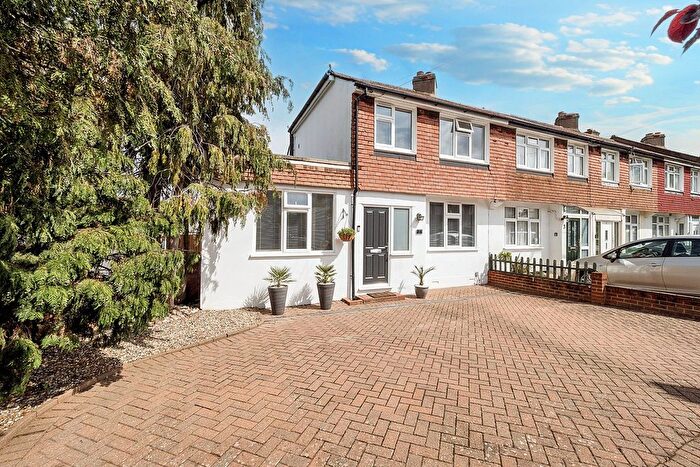 4 Bedroom End Of Terrace House For Sale In Firdene, Surbiton, KT5