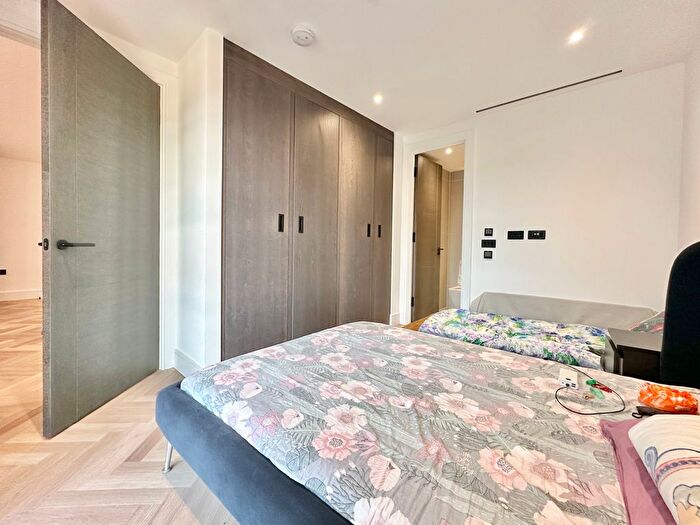 2 Bedroom Flat To Rent In Brigade Mews, London, SE1