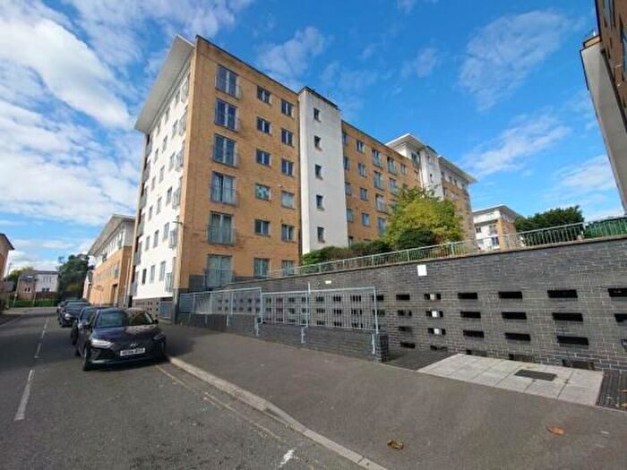 1 Bedroom Flat To Rent In Waxlow Way, Hayes, UB5