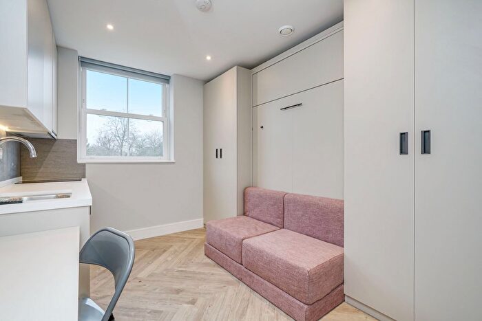 Studio To Rent In Hanger Lane, Ealing, W5