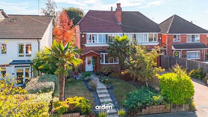 3 Bedroom Semi-detached House For Sale In Westhill Road, Birmingham, B38