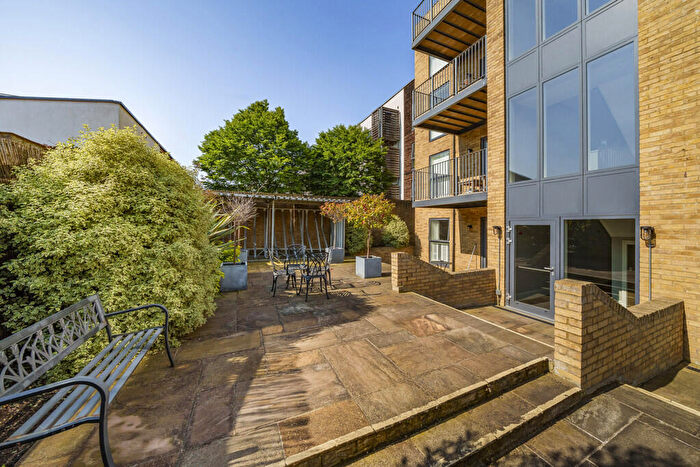 1 Bedroom Apartment For Sale In Plassy Road, London, SE6