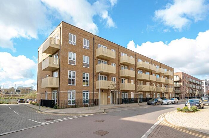 2 Bedroom Flat For Sale In Corys Road, Rochester, ME1