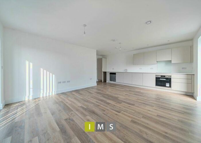 2 Bedroom Flat To Rent In Roberts Drive, Bicester, OX25