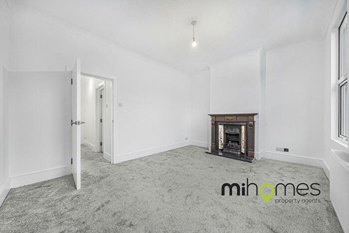 2 Bedroom Apartment For Sale In Wood Street, EN5