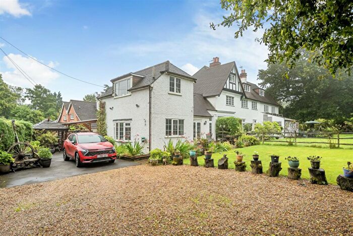 3 Bedroom Semi-Detached House For Sale In Lower Kingswood, Tadworth, Surrey, KT20
