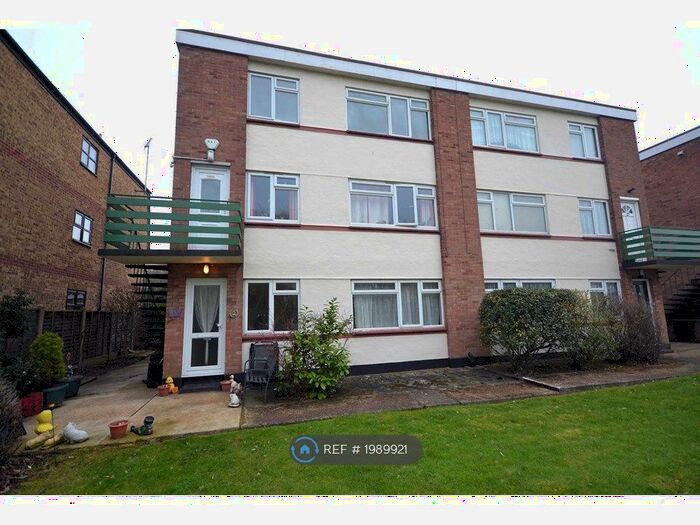 2 Bedroom Flat To Rent In Arterial Road, Leigh-On-Sea, SS9