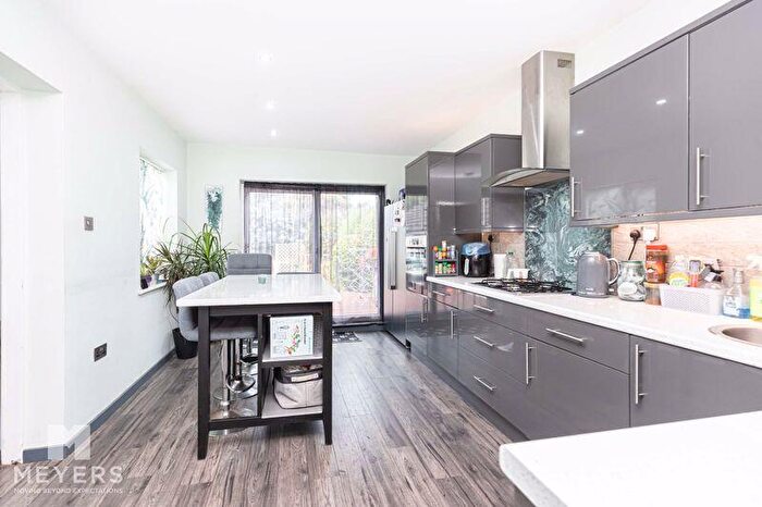 4 Bedroom Flat For Sale In The Grove, Christchurch, BH23