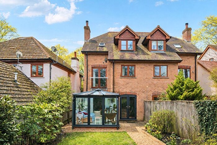 4 Bedroom Semi Detached House For Sale In The Ostlers, Hordle, Lymington, SO41