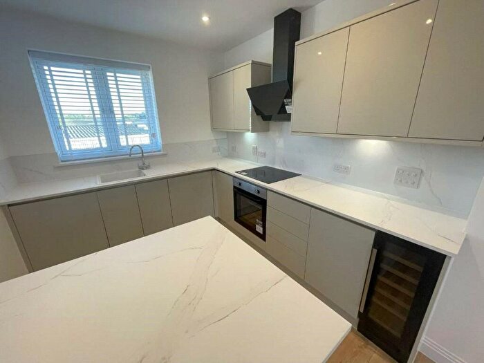 2 Bedroom Flat To Rent In Oxford Road, Tilehurst, Reading, Berkshire, RG30