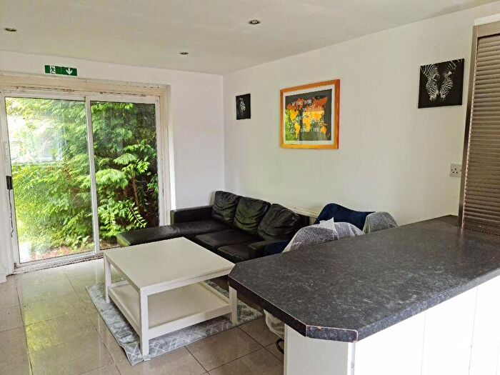 6 Bedroom Town House To Rent In Rebecca Drive, Selly Oak, Birmingham, B29