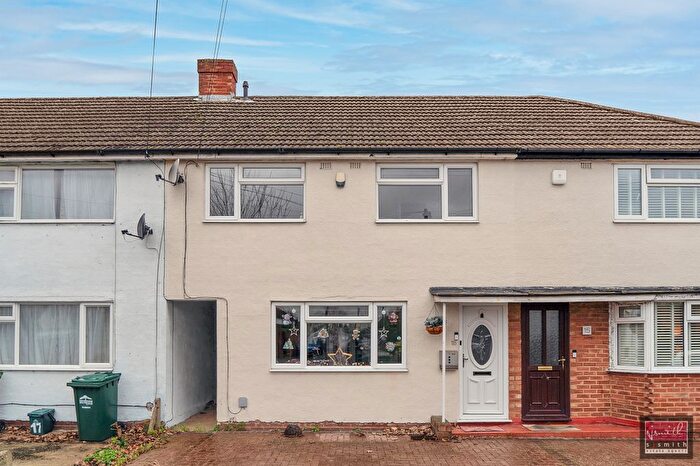 3 Bedroom Terraced House For Sale In Stuart Way, Staines-Upon-Thames, TW18