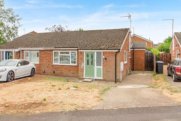 3 Bedroom Semi-Detached Bungalow For Sale In Cabot Close, Rothwell, Northamptonshire, NN14