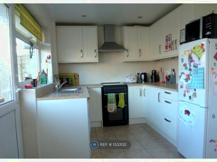 3 Bedroom Semi-Detached House To Rent In Macclesfield, Macclesfield, SK11