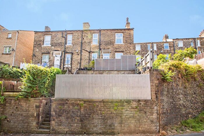 1 Bedroom Character Property For Sale In East View, Sowerby Bridge, HX6