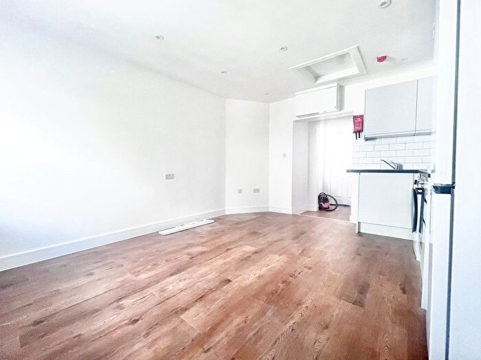 Studio To Rent In Hanworth Road, Hounslow, TW3