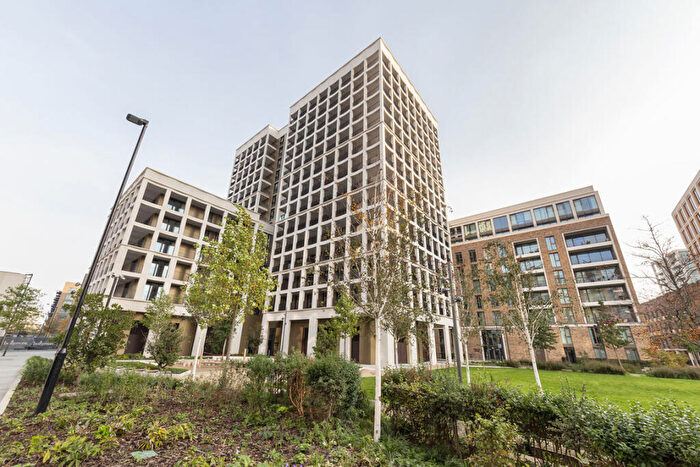 Flat To Rent In Schooner Road, Royal Wharf, E16