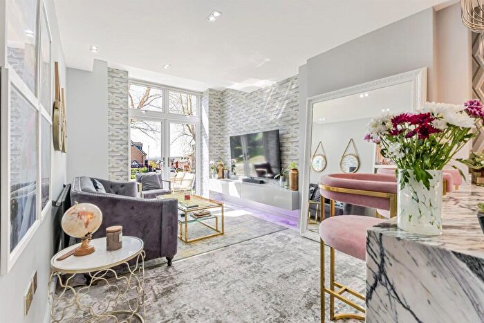 2 Bedroom Flat For Sale In Berrywood Drive, Northampton, NN5