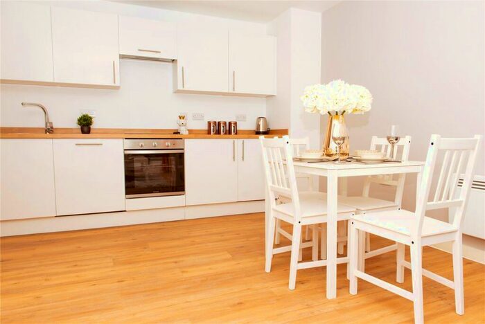 3 Bedroom Flat To Rent In The Plaza, Advent Way, Ancoats, Manchester, M4