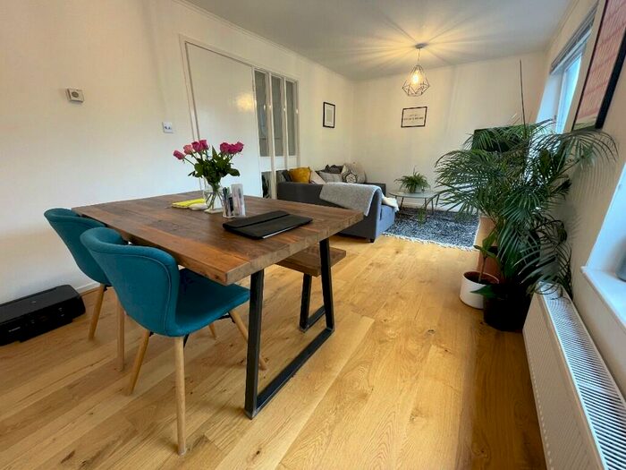 1 Bedroom Flat To Rent In Thornhill Road, London, N1