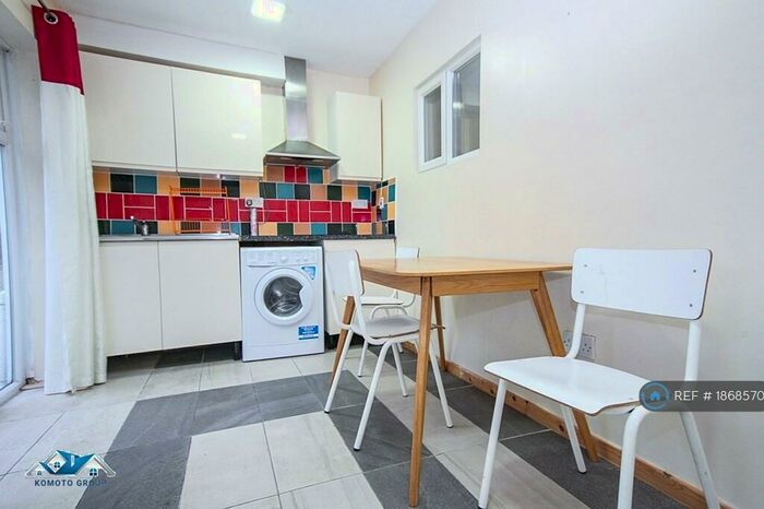 3 Bedroom End Of Terrace House To Rent In Dudley Road East, Dudley, B69