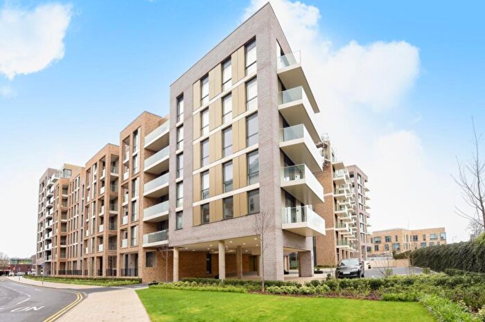 2 Bedroom Flat To Rent In Queenshurst Square, Kingston Upon Thames, KT2