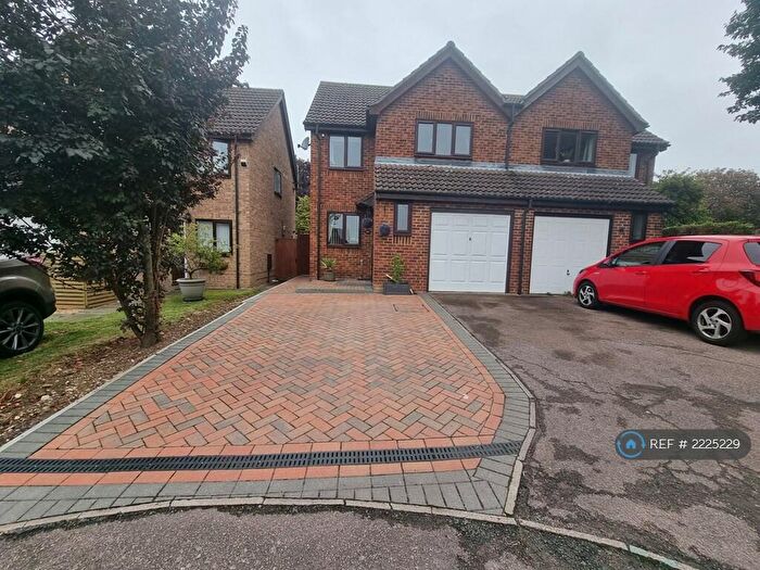 3 Bedroom Semi-Detached House To Rent In Kite Close, Huntingdon, PE29