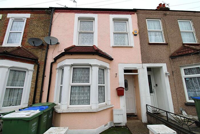 3 Bedroom Terraced House For Sale In Hengist Road, Erith, DA8