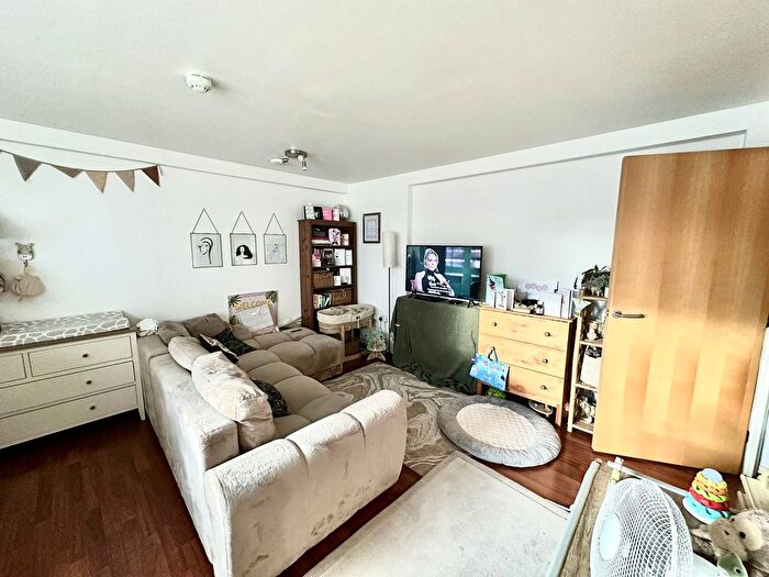 1 Bedroom Flat To Rent In Elm Grove, London, SW19