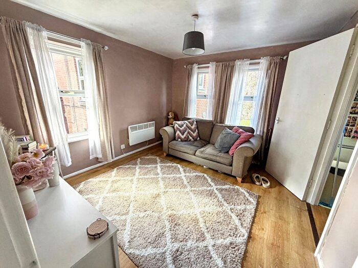 1 Bedroom Flat For Sale In Stonechat Mount, Blaydon-On-Tyne, NE21