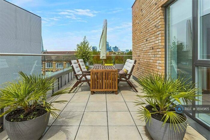 2 Bedroom Flat To Rent In Queens Court, London, SE16