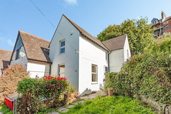 3 Bedroom Semi-Detached House For Sale In Stonefield Road, Hastings, TN34