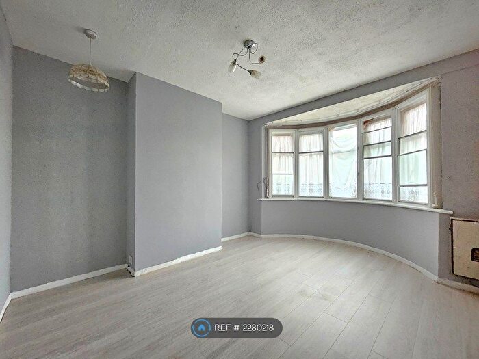 3 Bedroom End Of Terrace House To Rent In Lower Road, Erith, DA8