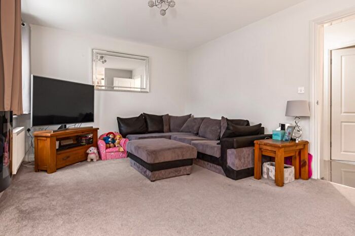 2 Bedroom Flat For Sale In Dale Square, Havant, PO9