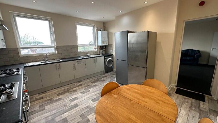 3 Bedroom Flat To Rent In Fulwood Road, Sheffield, S10
