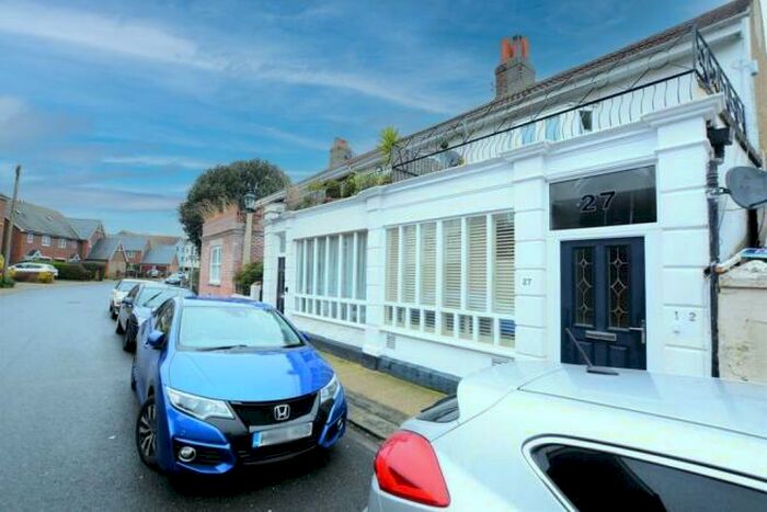 2 Bedroom Flat To Rent In River Road, Littlehampton, BN17