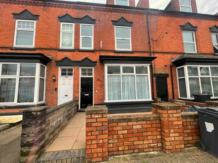 4 Bedroom Semi-Detached House To Rent In Alexander Road, Acocks Green, Birmingham, B27