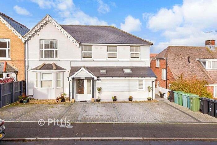 2 Bedroom Flat For Sale In St. George's Road, Shanklin, Isle Of Wight, PO37