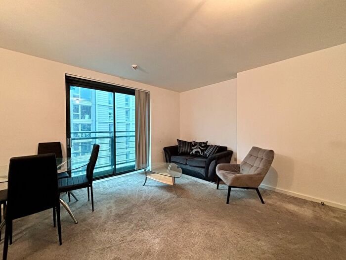 2 Bedroom Flat For Sale In City Point, Chapel Street, Manchester, M3