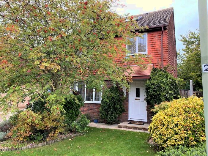 4 Bedroom Detached House To Rent In Ash Close, Lingfield, RH7