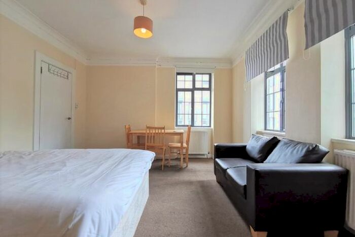 3 Bedroom Flat To Rent In Grafton Place, London, NW1