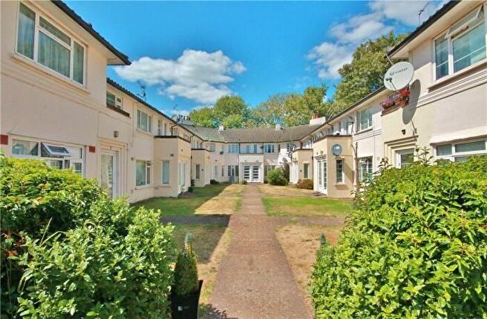 3 Bedroom Flat To Rent In Florida Court, Station Approach, Staines-Upon-Thames, TW18