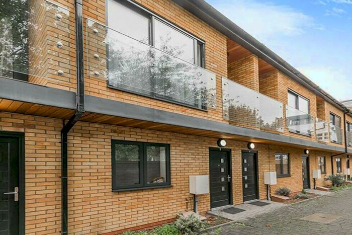4 Bedroom Flat To Rent In Lotus Mews, Archway / Finsbury Park, N19