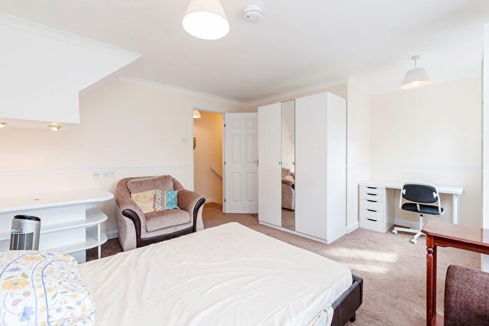 5 Bedroom Terraced House For Sale In Keats Close, London, SE1